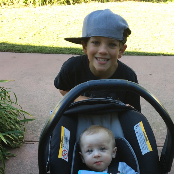 💛 MEET THE POSHER(S) 👶👶👩🐶🐱🐯 - Picture 2 of 16